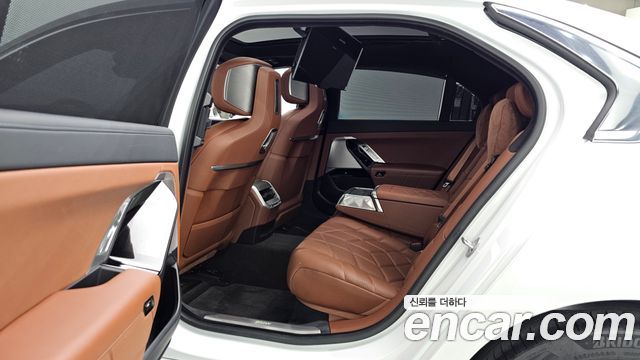 BMW 7-Series 2023 — photo 18