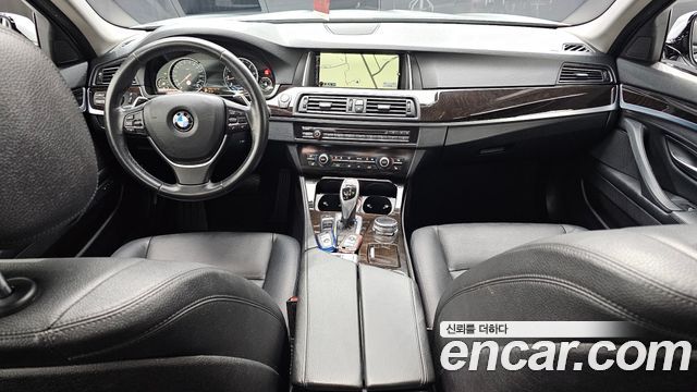 BMW 5-Series 2016 — photo 10