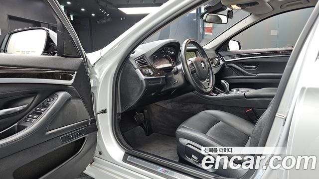 BMW 5-Series 2016 — photo 13