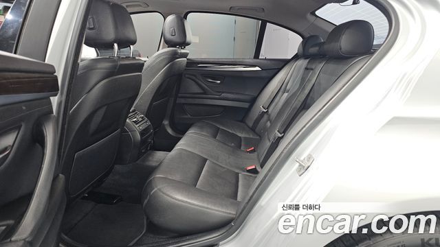 BMW 5-Series 2016 — photo 18