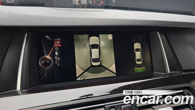 BMW 5-Series 2016 — photo 21