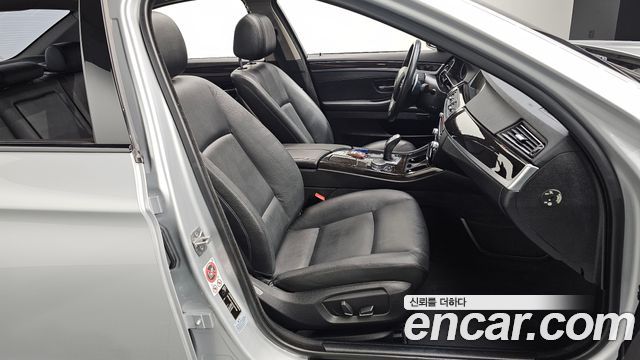 BMW 5-Series 2016 — photo 16