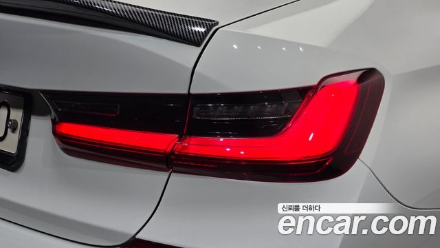 BMW 3-Series 2022 — photo 9