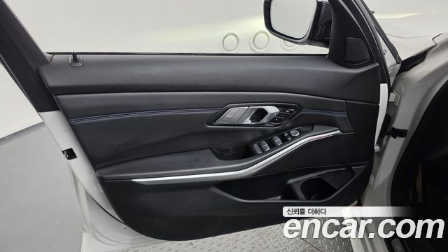 BMW 3-Series 2022 — photo 14
