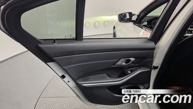 BMW 3-Series 2022 — photo 15