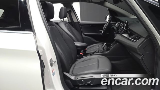 BMW 2-Series 2021 — photo 17
