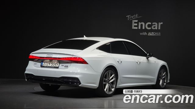 Audi A7 2022 — photo 2