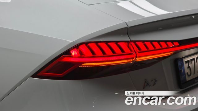 Audi A7 2022 — photo 9