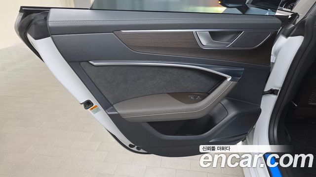 Audi A7 2022 — photo 15