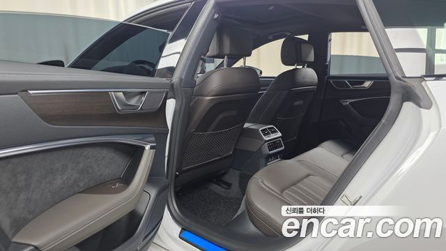 Audi A7 2022 — photo 33