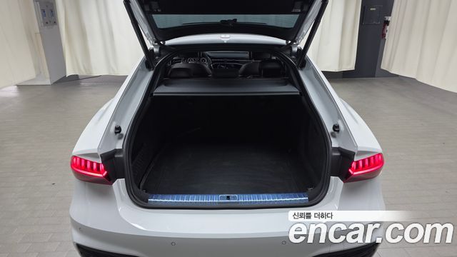 Audi A7 2022 — photo 36