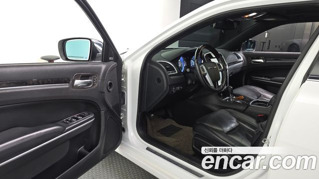 Chrysler 300C 2014 — photo 10