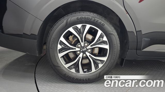 Kia Canival 2023 — photo 5