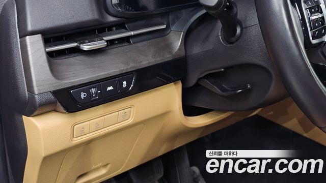 Kia Canival 2023 — photo 17