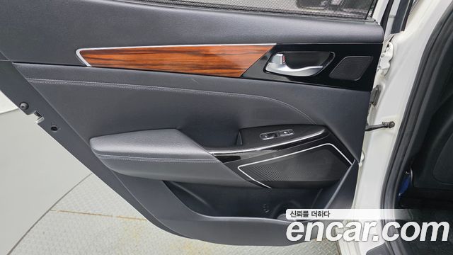 Kia K7 2017 — photo 15