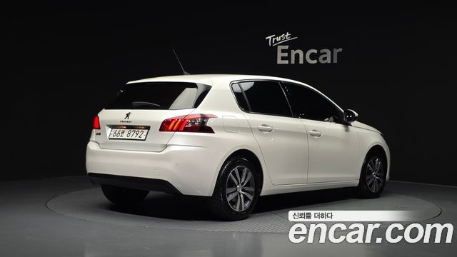 Peugeot 308 2019 — photo 2