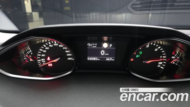 Peugeot 308 2019 — photo 8