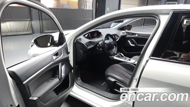 Peugeot 308 2019 — photo 10