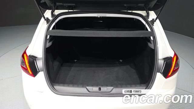 Peugeot 308 2019 — photo 20