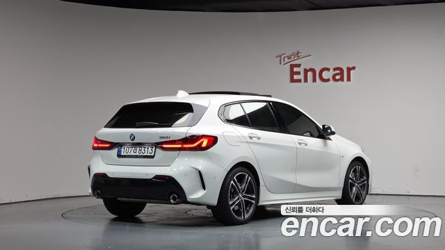 BMW 1-Series 2023 — photo 2