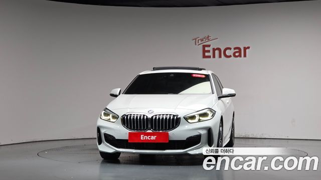 BMW 1-Series 2023 — photo 3