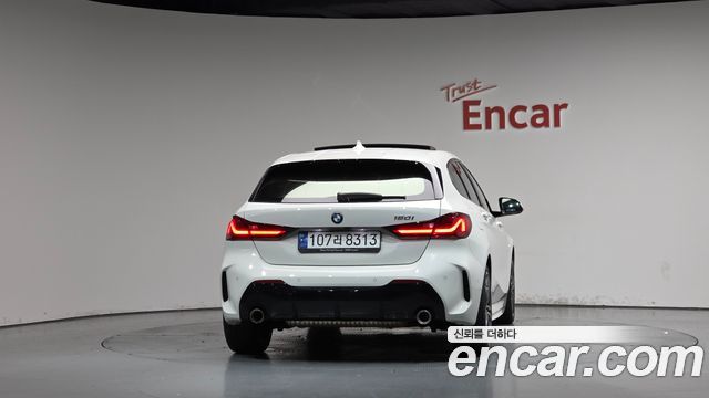 BMW 1-Series 2023 — photo 4