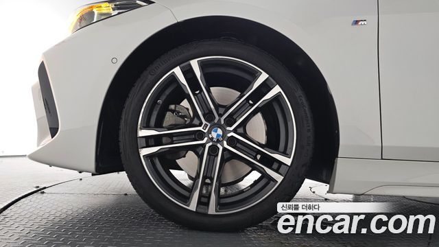 BMW 1-Series 2023 — photo 5