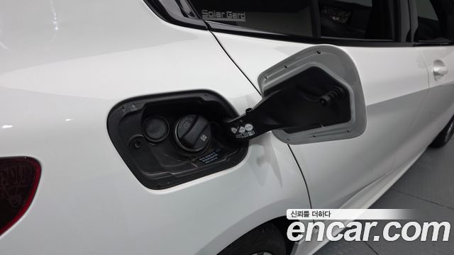 BMW 1-Series 2023 — photo 19