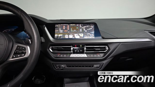 BMW 1-Series 2023 — photo 20