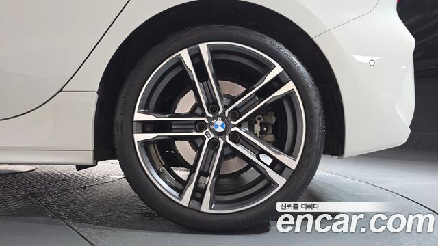 BMW 1-Series 2023 — photo 7