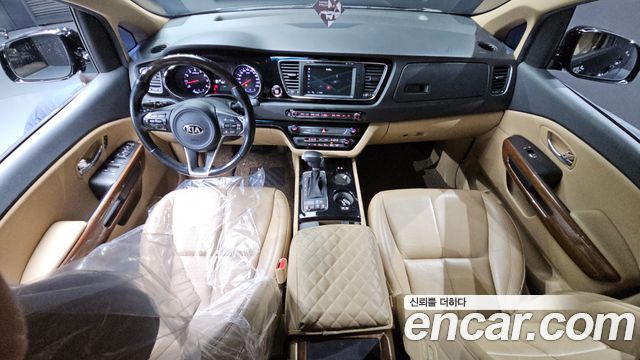 Kia Canival 2017 — photo 10