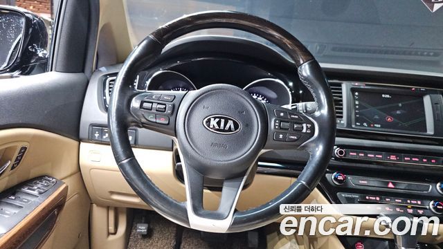 Kia Canival 2017 — photo 19