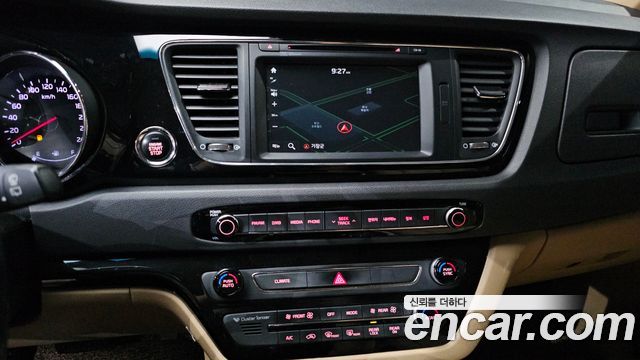 Kia Canival 2017 — photo 22