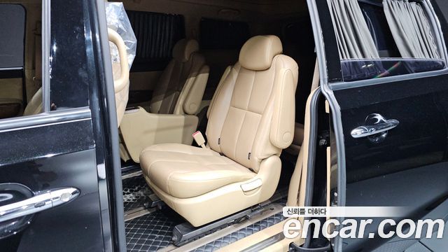 Kia Canival 2017 — photo 16