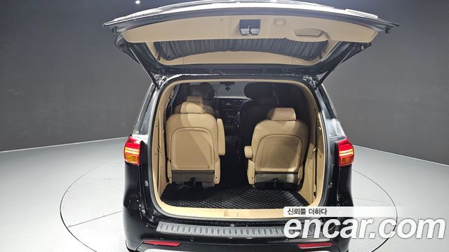Kia Canival 2017 — photo 35
