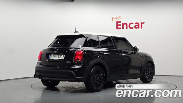 Mini Cooper 2024 — photo 2