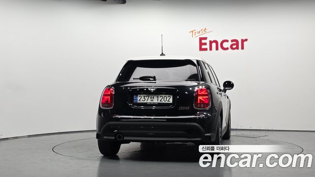 Mini Cooper 2024 — photo 4