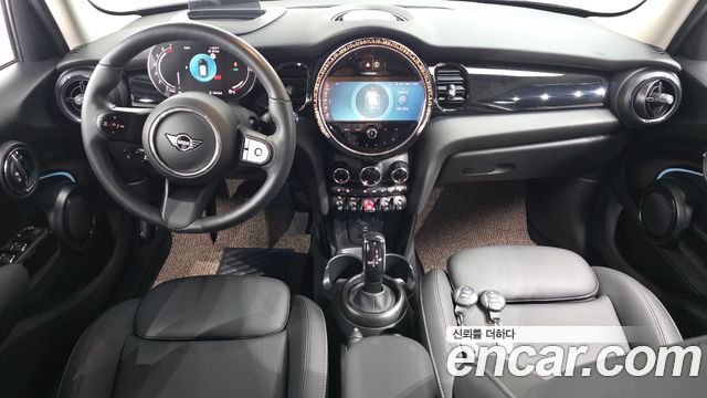 Mini Cooper 2024 — photo 10