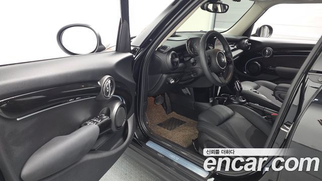 Mini Cooper 2024 — photo 13
