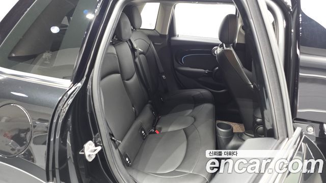 Mini Cooper 2024 — photo 17