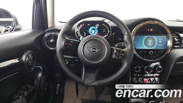 Mini Cooper 2024 — photo 18