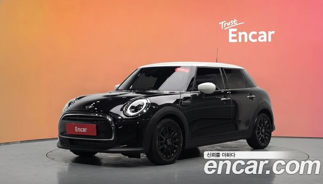 Mini Cooper 2024 — photo 1