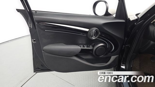 Mini Cooper 2024 — photo 14