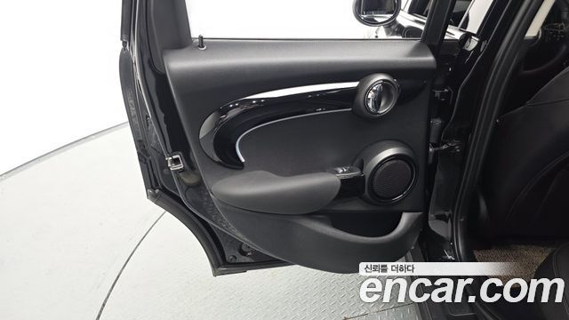 Mini Cooper 2024 — photo 15