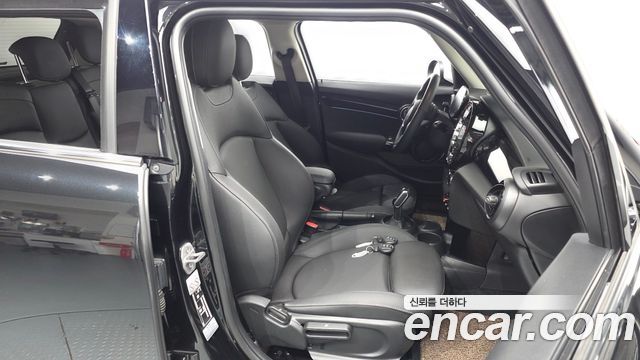 Mini Cooper 2024 — photo 16
