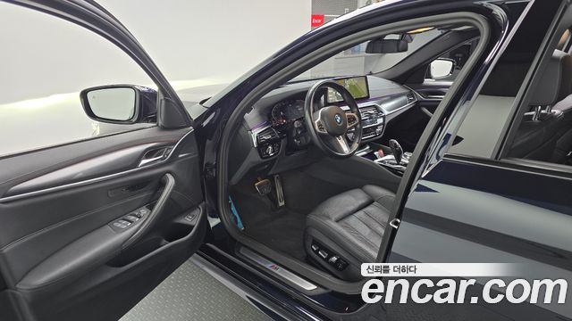 BMW 5-Series 2023 — photo 13