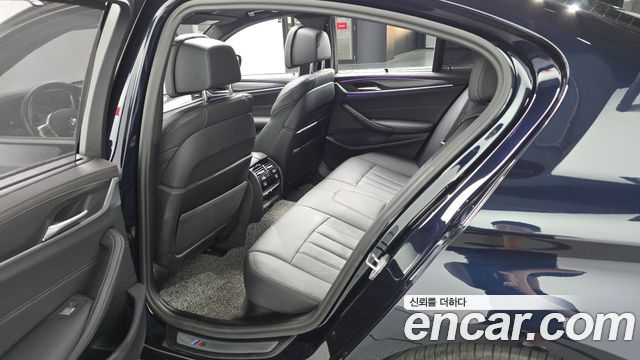 BMW 5-Series 2023 — photo 17