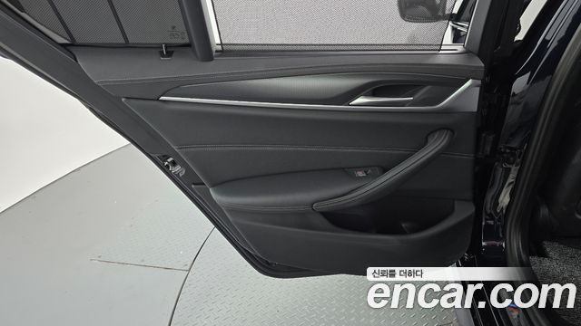 BMW 5-Series 2023 — photo 15