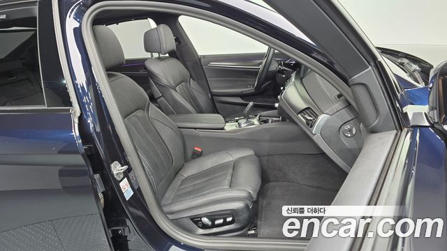 BMW 5-Series 2023 — photo 16
