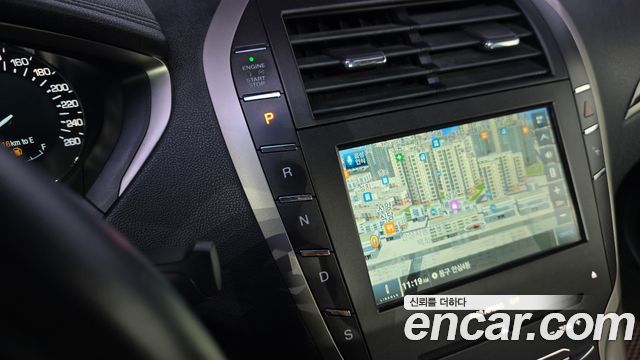 Lincoln MKZ 2016 — photo 12